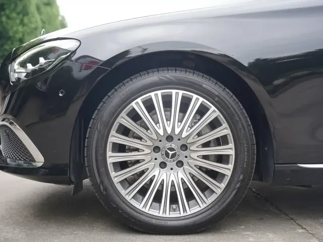 Mercedes-Benz E-Class — Фото автомобиля 11