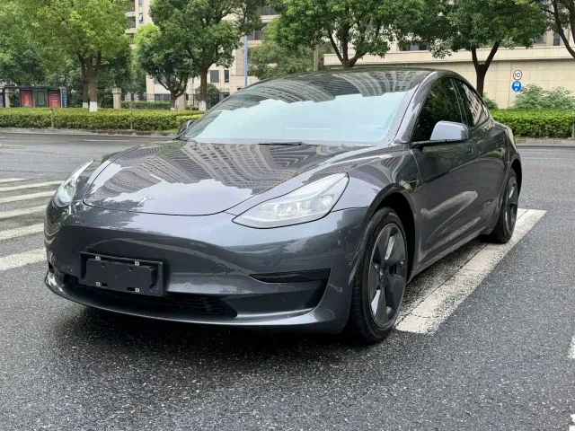 Фотография автомобиля — Tesla Model 3