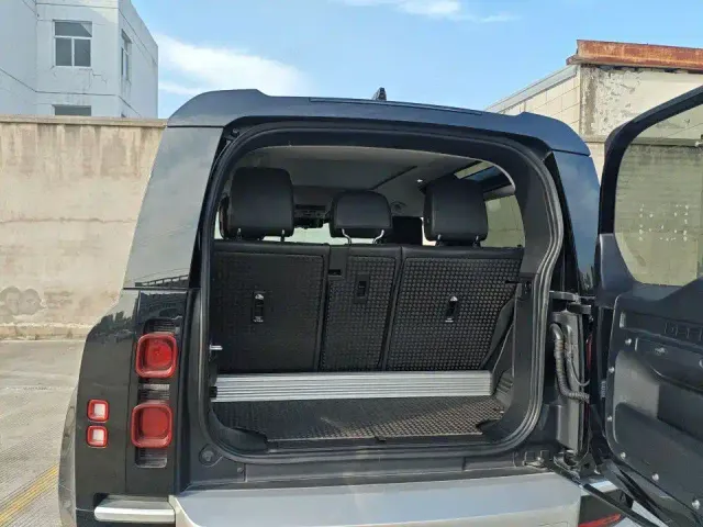 Land Rover Defender — Фото автомобиля 5