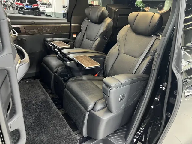 Toyota Vellfire — Фото автомобиля 12
