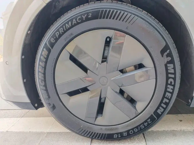 Li Auto MEGA — Фото автомобиля 17