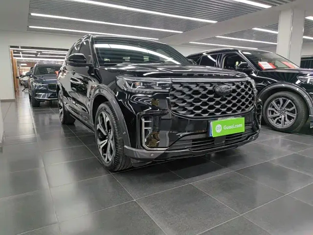Ford Explorer — Фото автомобиля 3