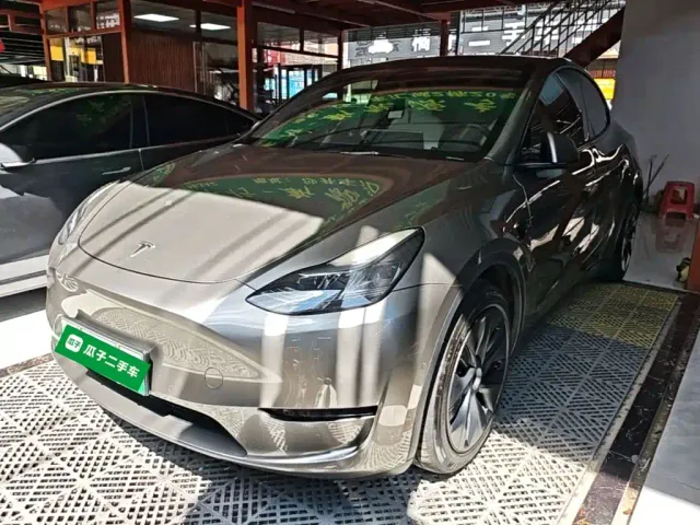 Фотография автомобиля — Tesla Model Y