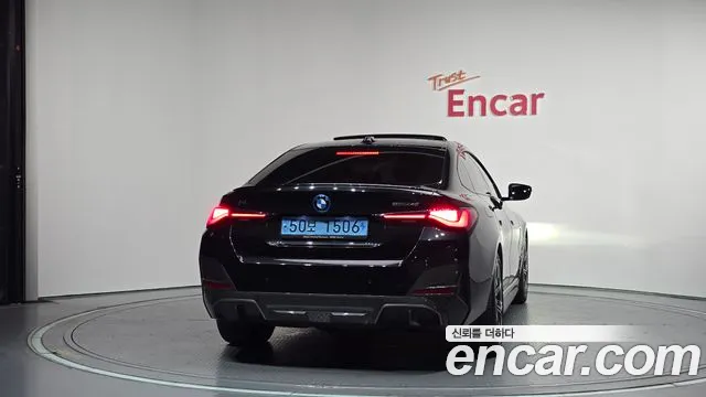 BMW i4 — Фото автомобиля 4