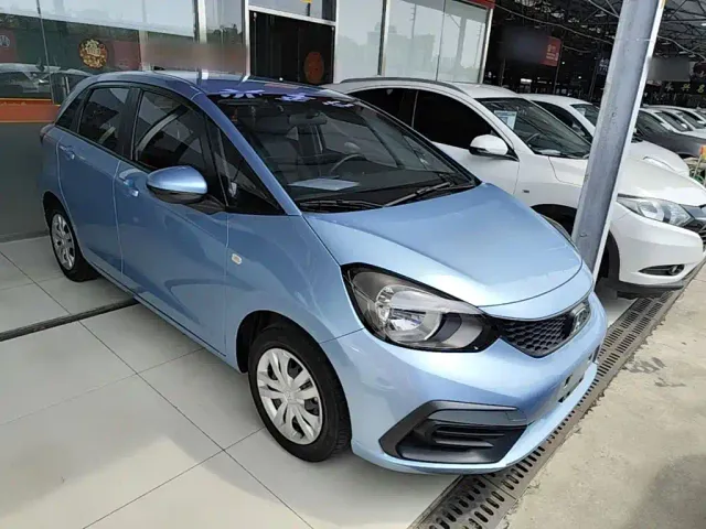 Honda Fit — Фото автомобиля 3