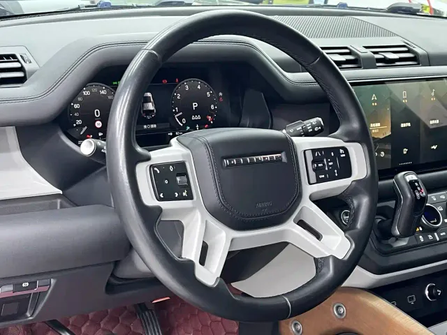 Land Rover Defender — Фото автомобиля 4