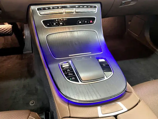 Mercedes-Benz E-Class — Фото автомобиля 15