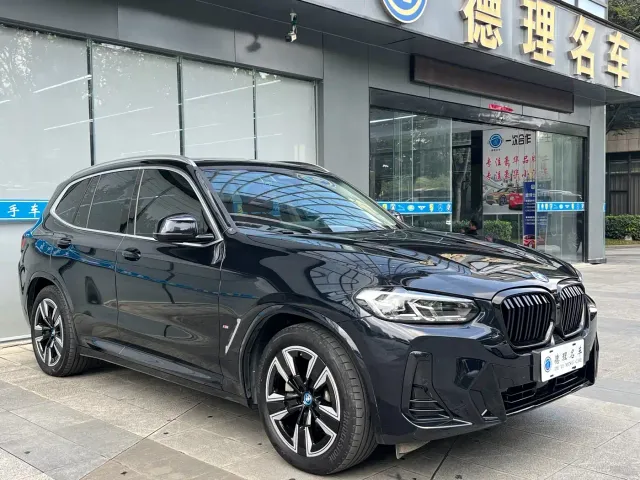 BMW iX3 — Фото автомобиля 4