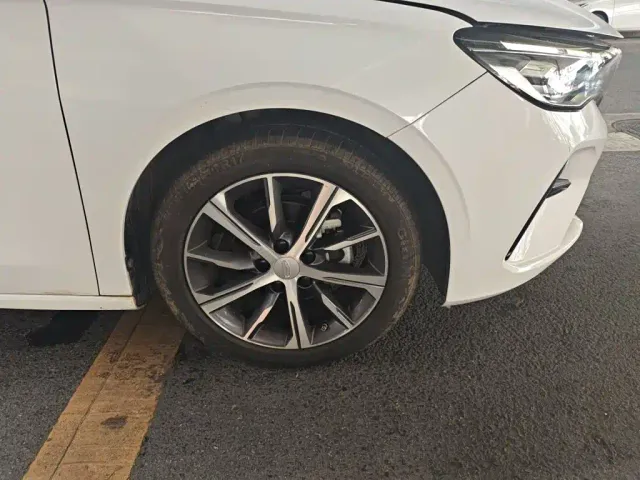 Geely Emgrand — Фото автомобиля 22