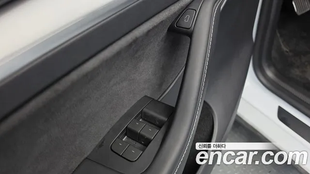 Tesla Model Y — Фото автомобиля 29