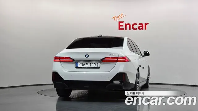 BMW 5 Series G60 — Фото автомобиля 4