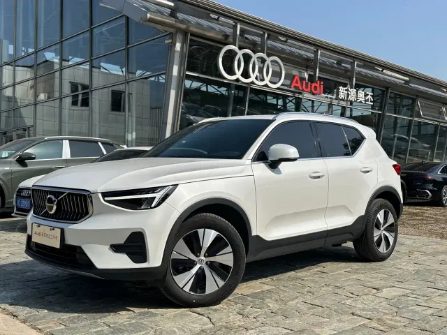Фотография автомобиля — Volvo XC40