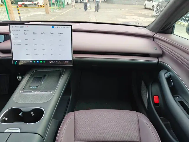 Xiaomi SU7 — Фото автомобиля 16