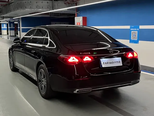 Mercedes-Benz E-Class — Фото автомобиля 8