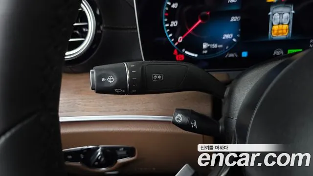 Mercedes-Benz E-Class — Фото автомобиля 28