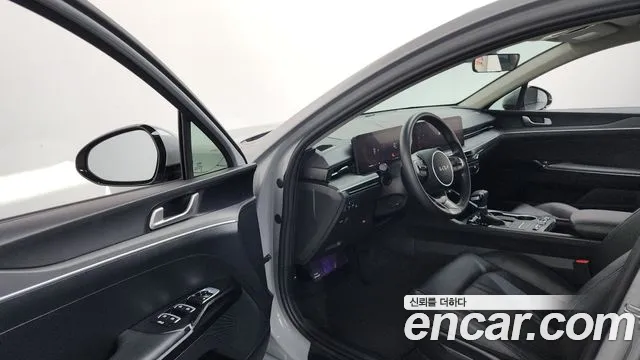 Kia K5 Новый K5 3 поколение 2.0 LPi(Для проката) — Фото автомобиля 9