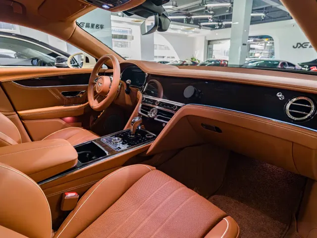 Bentley Flying Spur — Фото автомобиля 6
