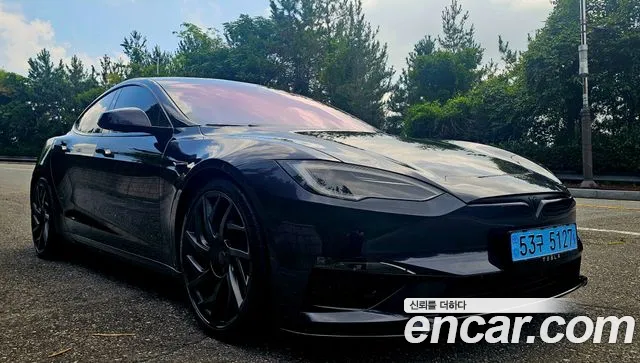 Tesla Model S — Фото автомобиля 13