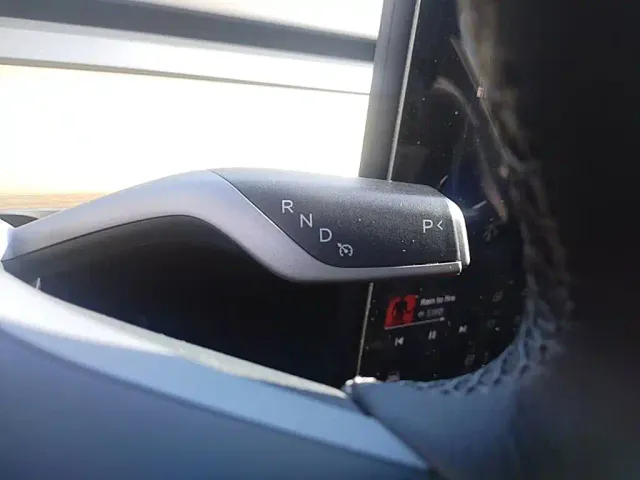 Tesla Model Y — Фото автомобиля 13