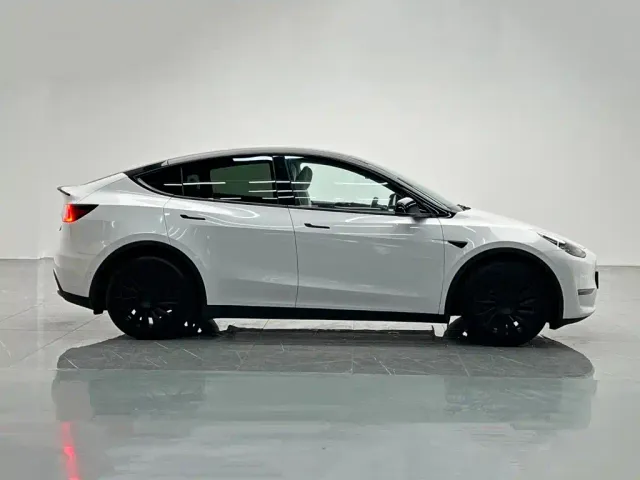 Tesla Model Y — Фото автомобиля 7