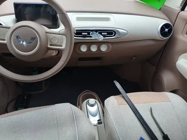 Wuling Hongguang Mini EV — Фото автомобиля 12