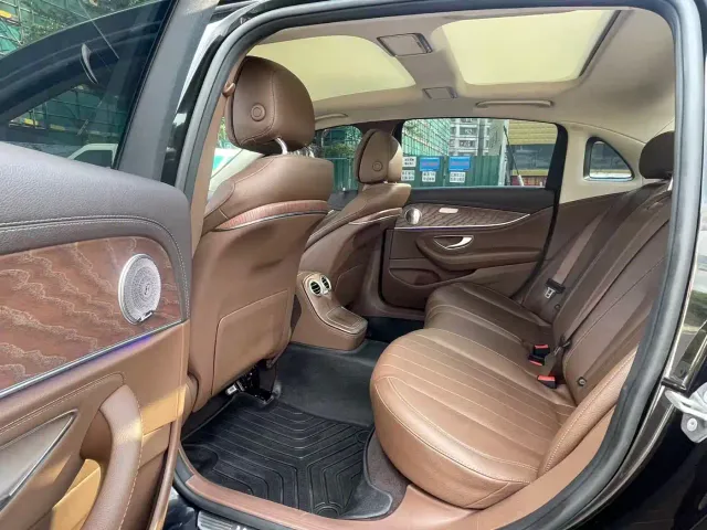 Mercedes-Benz E-Class — Фото автомобиля 7
