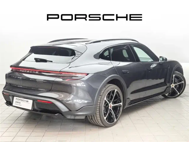 Porsche Taycan — Фото автомобиля 5