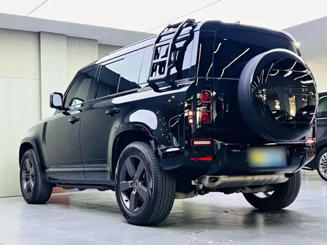 Land Rover Defender — Фото автомобиля 6
