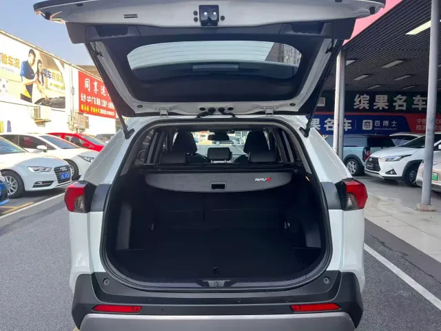 Toyota RAV4 — Фото автомобиля 13