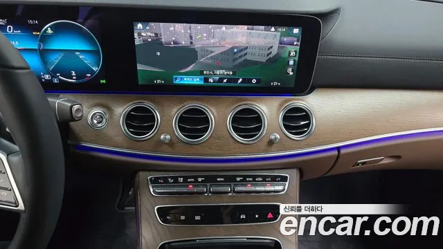 Mercedes-Benz E-Class — Фото автомобиля 10