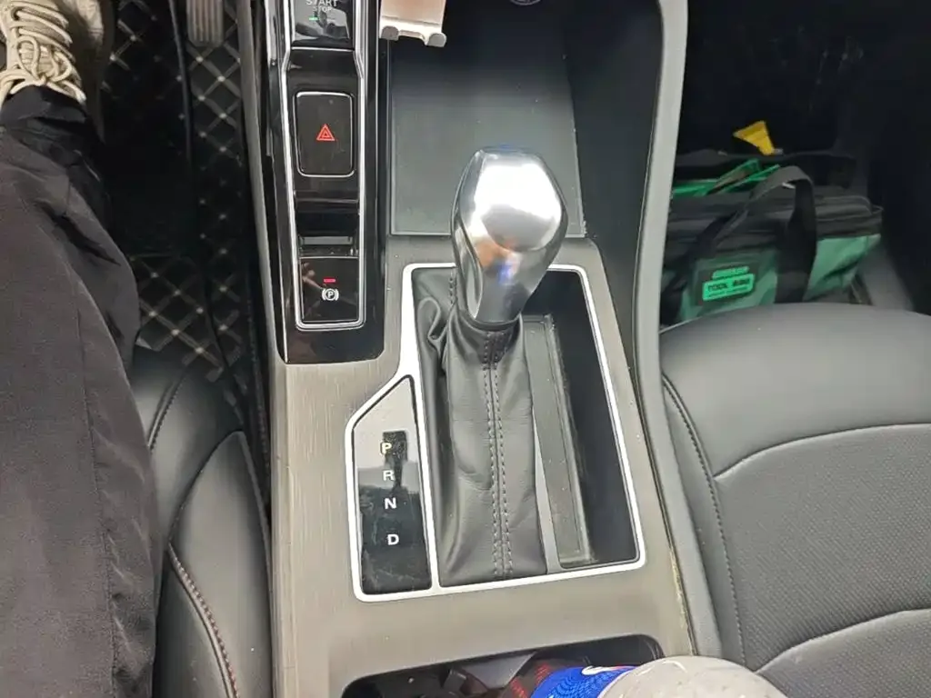Roewe Roewe i5 2023 1.5L CVT Honor Edition — Фото автомобиля 13