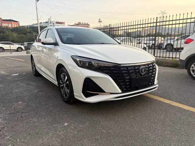 Changan Eado — Фото автомобиля 3