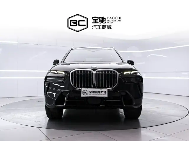 BMW X7 — Фото автомобиля 2