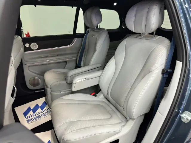 AITO Wenjie AITO M9 2024 Extended Range Ultra 42kWh 6-Seater — Фото автомобиля 3