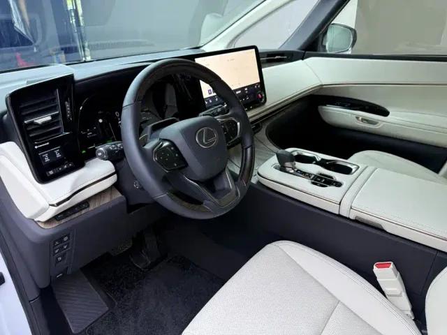 Lexus LM — Фото автомобиля 29