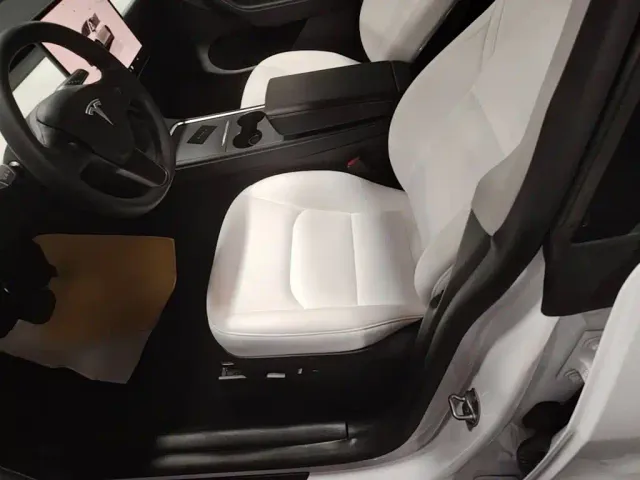 Tesla Model Y — Фото автомобиля 14