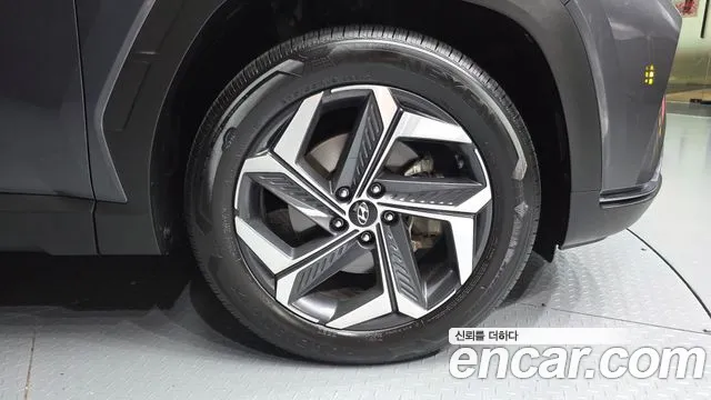 Hyundai Tucson Tucson (NX4) Бензин 1.6 турбо 2WD — Фото автомобиля 19
