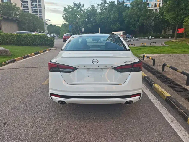 Nissan Teana — Фото автомобиля 6