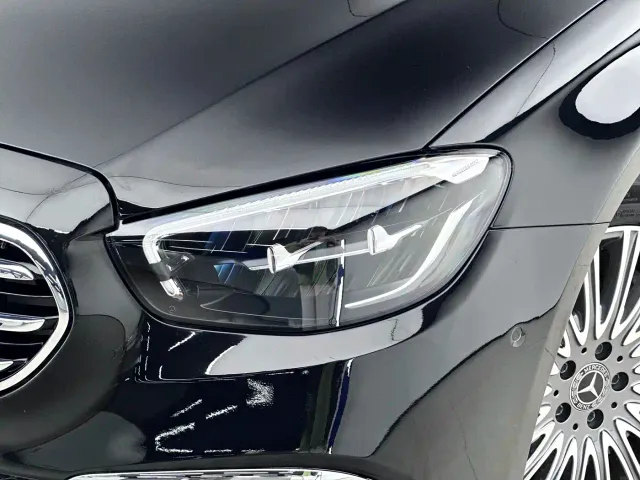 Mercedes-Benz E-Class — Фото автомобиля 16