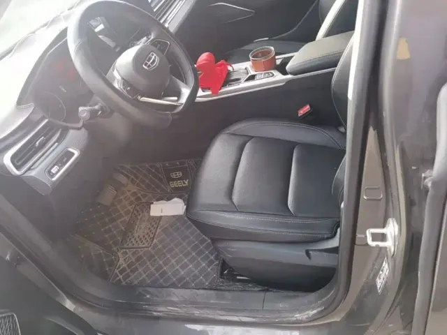 Geely Emgrand — Фото автомобиля 14