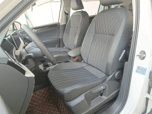 Volkswagen Tiguan L — Фото автомобиля 10