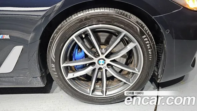 BMW 5-Series — Фото автомобиля 19