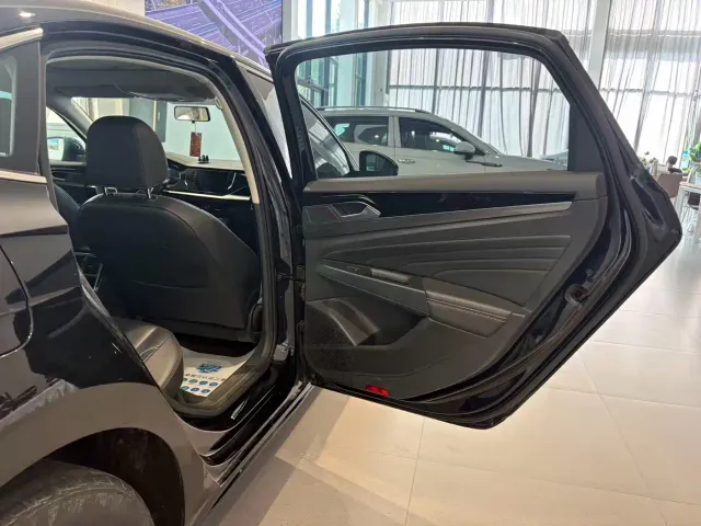 Volkswagen Passat — Фото автомобиля 10