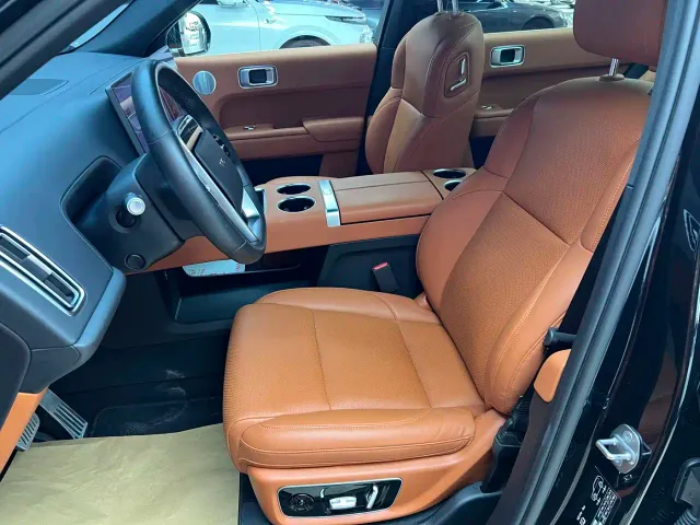 Li Auto L8 — Фото автомобиля 13