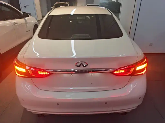 Infiniti Q50L — Фото автомобиля 5