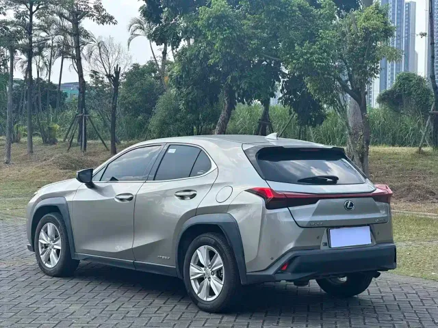 Lexus UX — Фото автомобиля 7