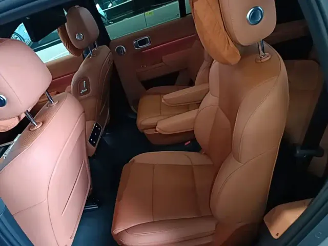Li Auto L8 — Фото автомобиля 16