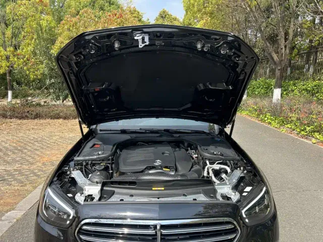 Mercedes-Benz E-Class — Фото автомобиля 9