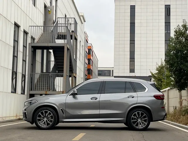 BMW X5 — Фото автомобиля 3