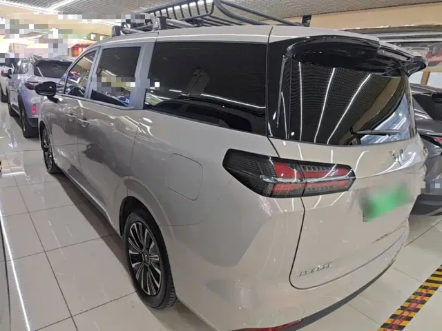 Wuling Starlight 730 — Фото автомобиля 4